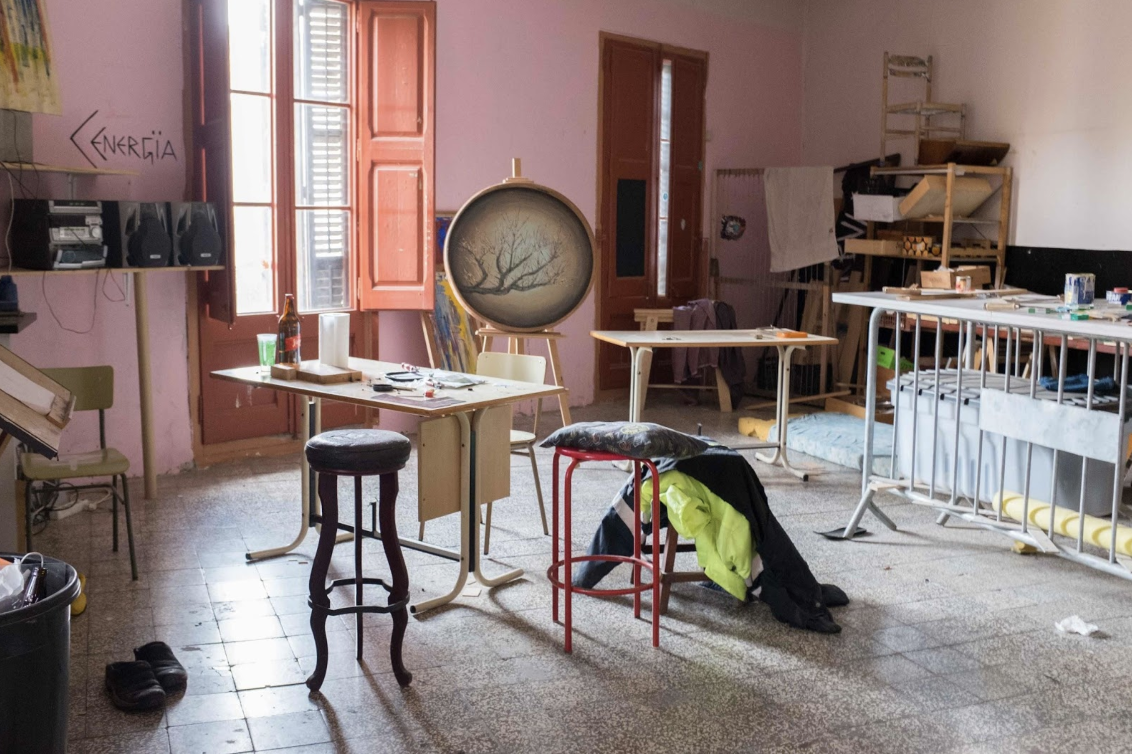 okupa L’atelier d’Art de la Résidence étudiante autogérée (REA) de l’Okupa du 9 Passatge de Sant Bernat. Barcelone. Novembre 2017. © Lotfi Benyelles